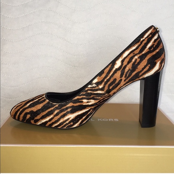Michael Kors Pump Dark Camel Size 9 NIB - Picture 7 of 14